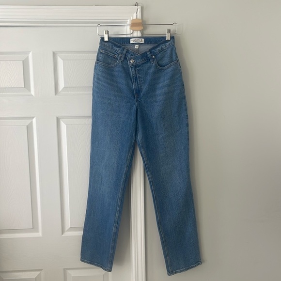 Abercrombie & Fitch Denim - Abercrombie & Fitch Curve Love Jean The 90’s Straight Ultra High Rise Size 27/4L